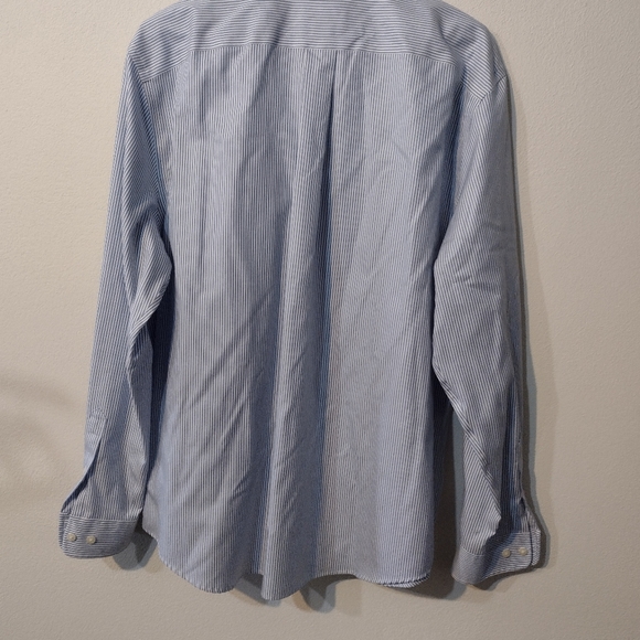 Eddie Bauer size large wrinkle resistant 100% cotton button-down pinstripe shirt - Picture 4 of 9